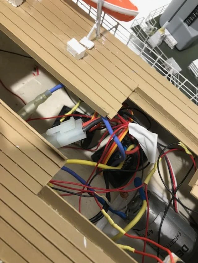 Deans Marine HMS Zulu Ready To Run - Image 8