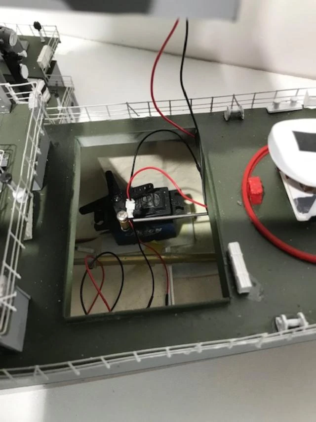 Deans Marine HMS Zulu Ready To Run - Image 9