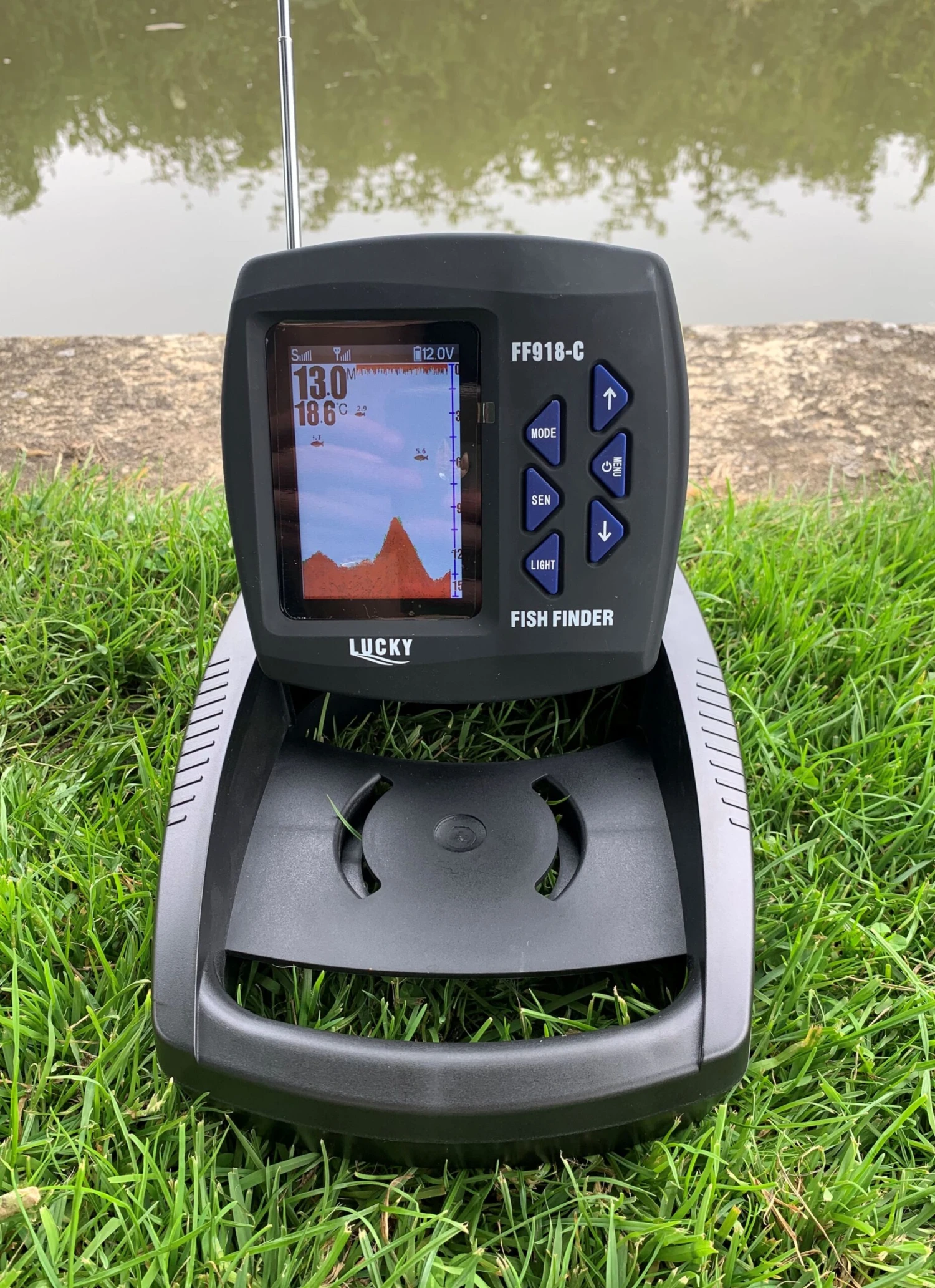 Lake Reaper Bait Boat With Fish Finder With Single Handed Control – Black - Image 5