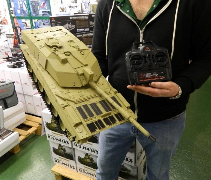 Heng Long 1/16th British Challenger 2 Radio Control Tank Smoke And Sound - Image 5