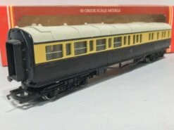 Hornby R457 GWR Chocolate & Cream Composite Brake Coach, Boxed