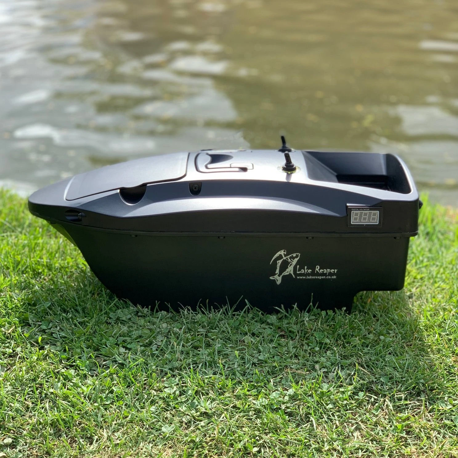Lake Reaper Bait Boat Black With Deeper Pro+ Compatible Radio - Image 4