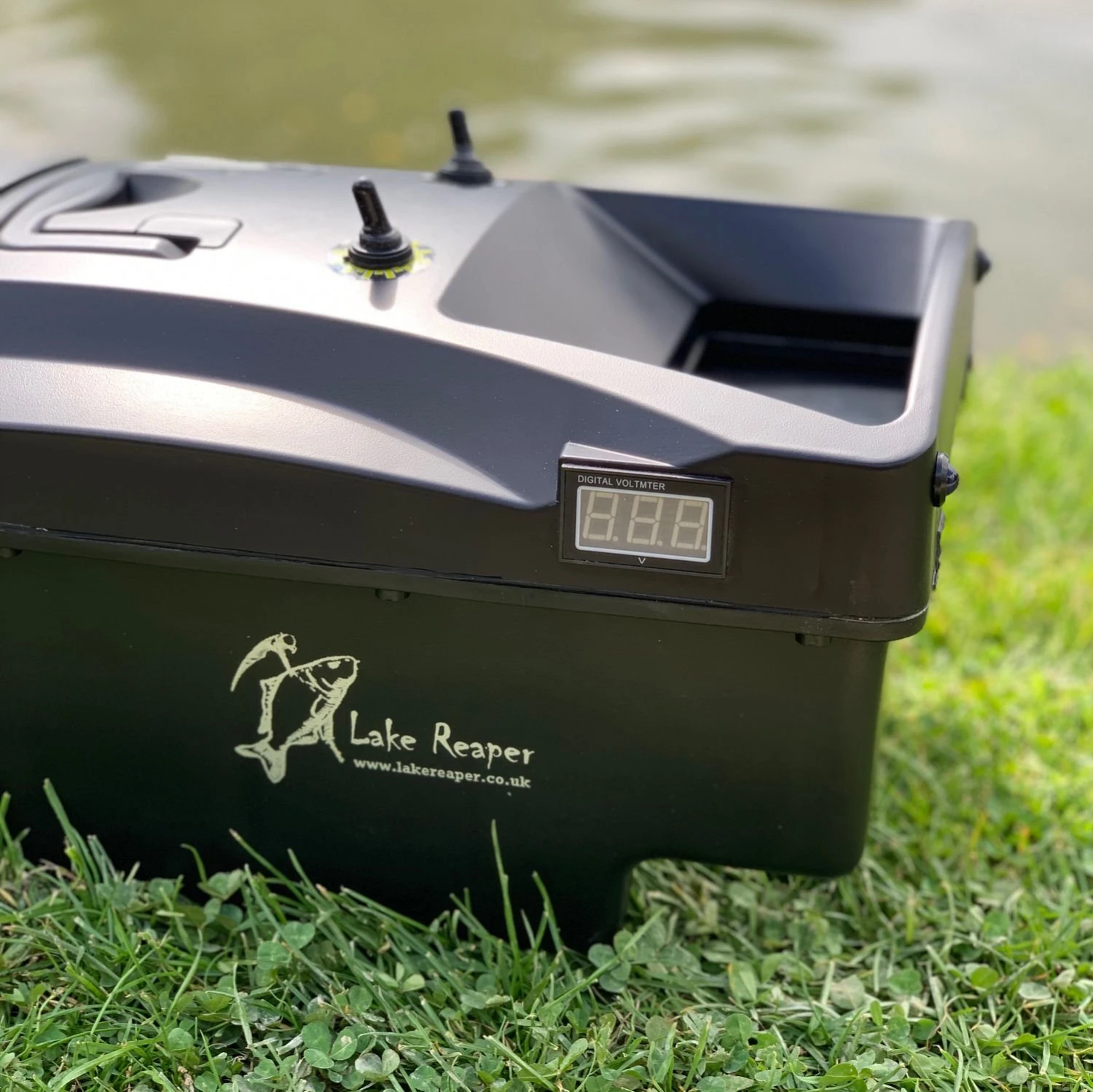 Lake Reaper Bait Boat Black With Deeper Pro+ Compatible Radio - Image 6
