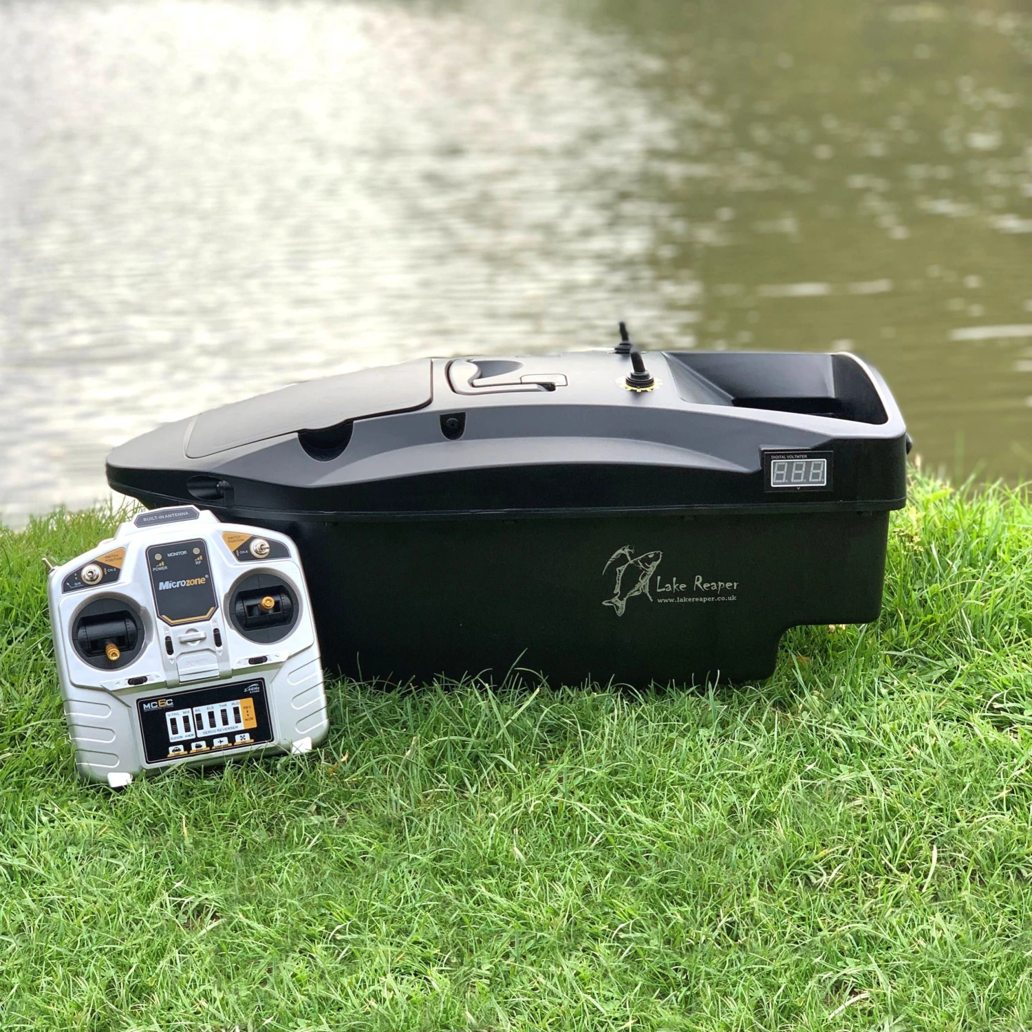 Lake Reaper Bait Boat Black With Deeper Pro+ Compatible Radio - Image 2