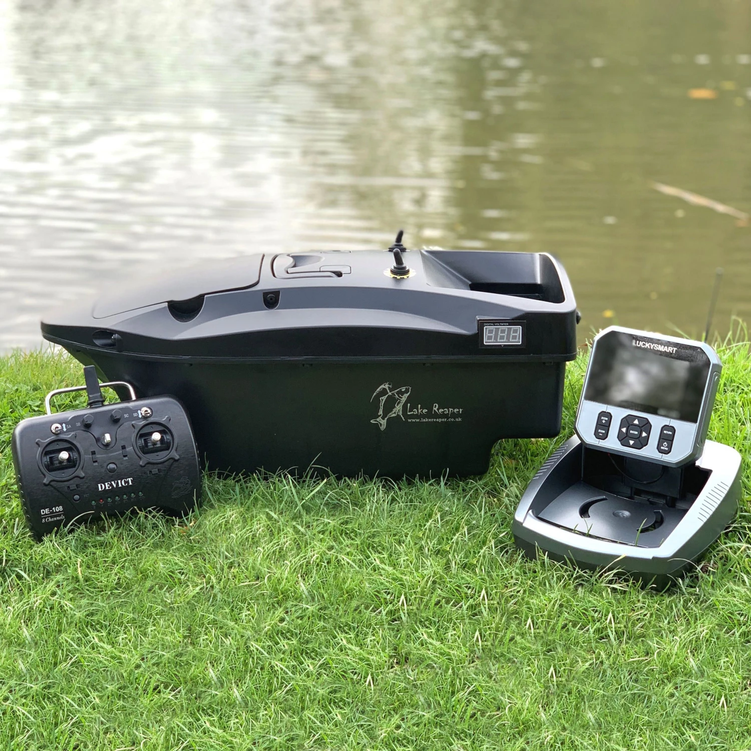 Lake Reaper Bait Boat Black With GPS & Fish Finder Now With The Latest Telemetry Handset - Image 2