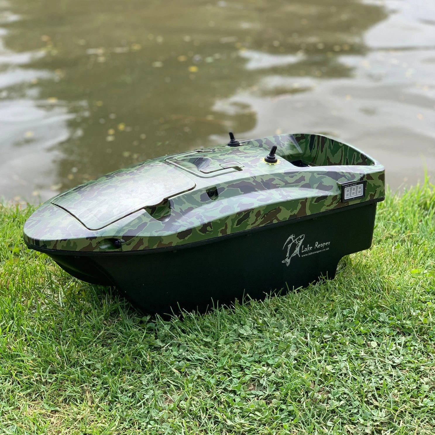 Lake Reaper Bait Boat Camouflage – Carryall, Batteries And Camo TX Case Bundle Now With The Latest Telemetry Handset - Image 2