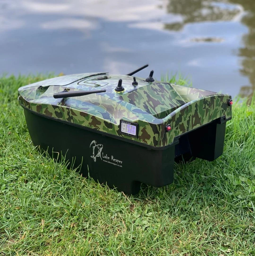 Lake Reaper Bait Boat With Fish Finder Camouflage Now With The Latest Telemetry Handset - Image 4