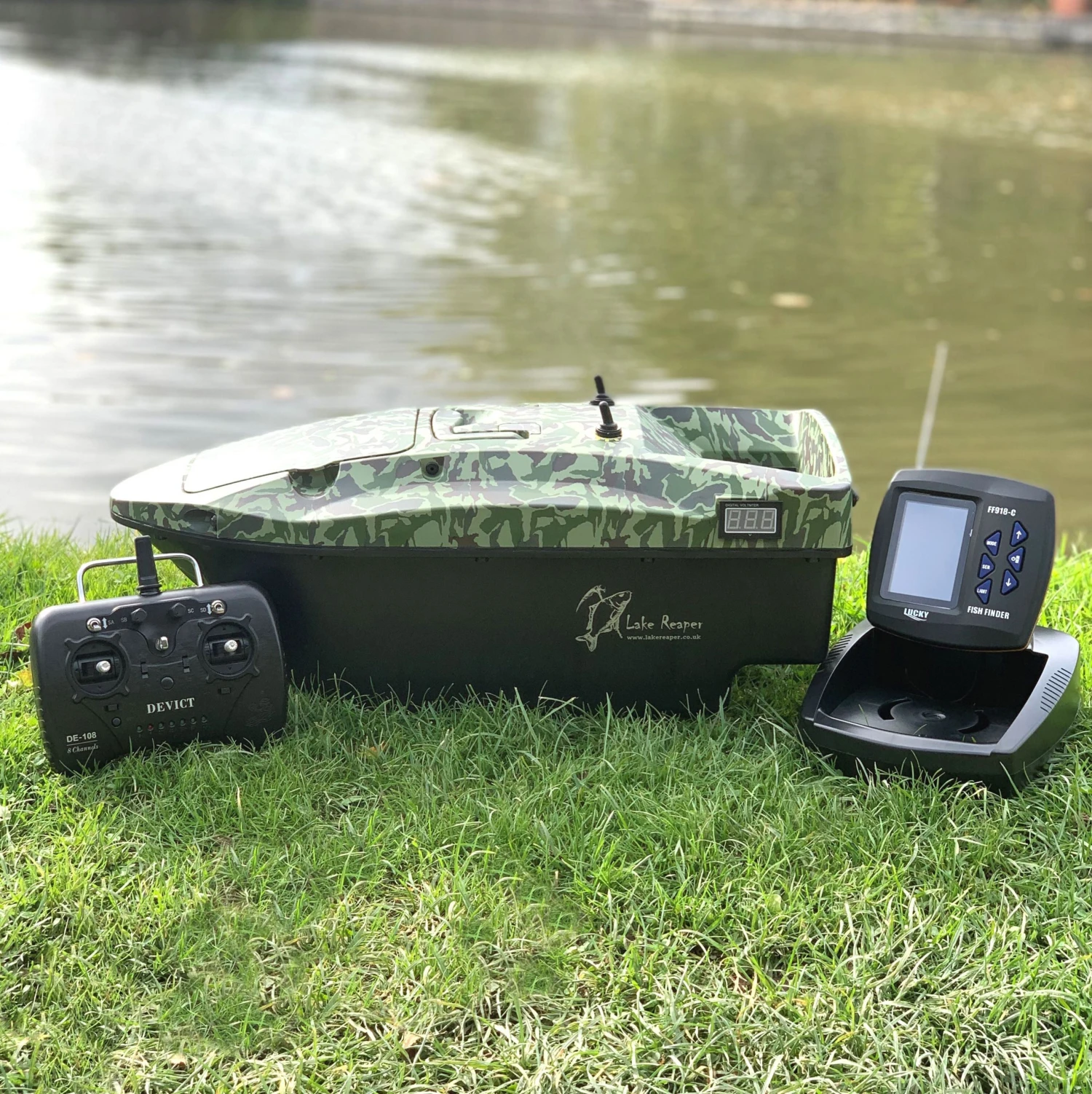 Lake Reaper Bait Boat With Fish Finder Camouflage Now With The Latest Telemetry Handset - Image 2