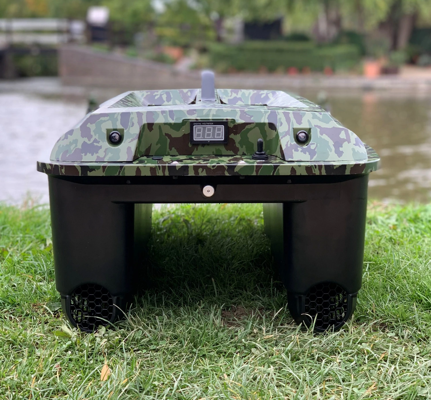 Lake Reaper Pro Bait Boat In Camouflage With Coloured Screen Fish Finder – Pre Order - Image 8