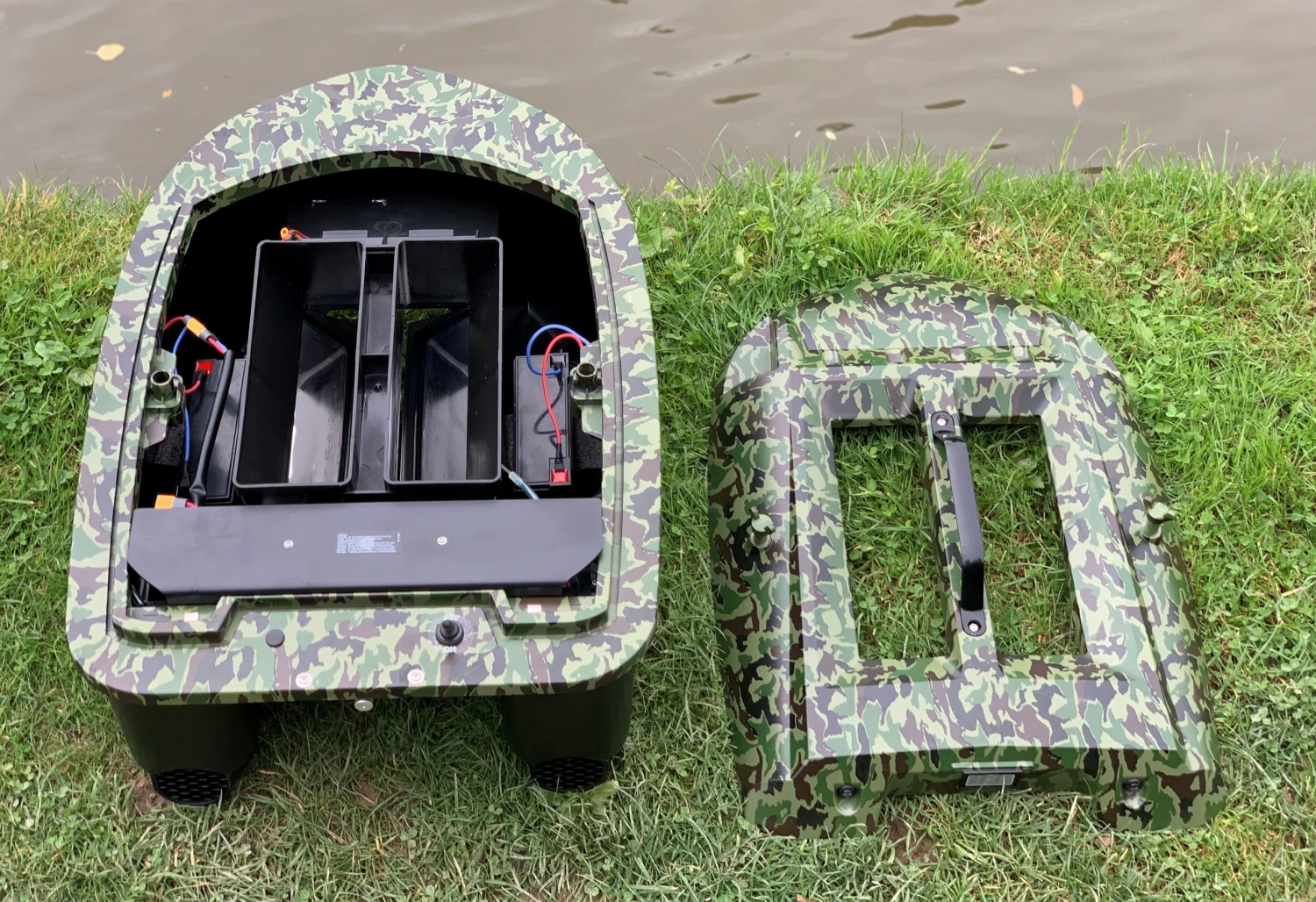 Lake Reaper Pro Bait Boat In Camouflage With Coloured Screen Fish Finder – Pre Order - Image 12