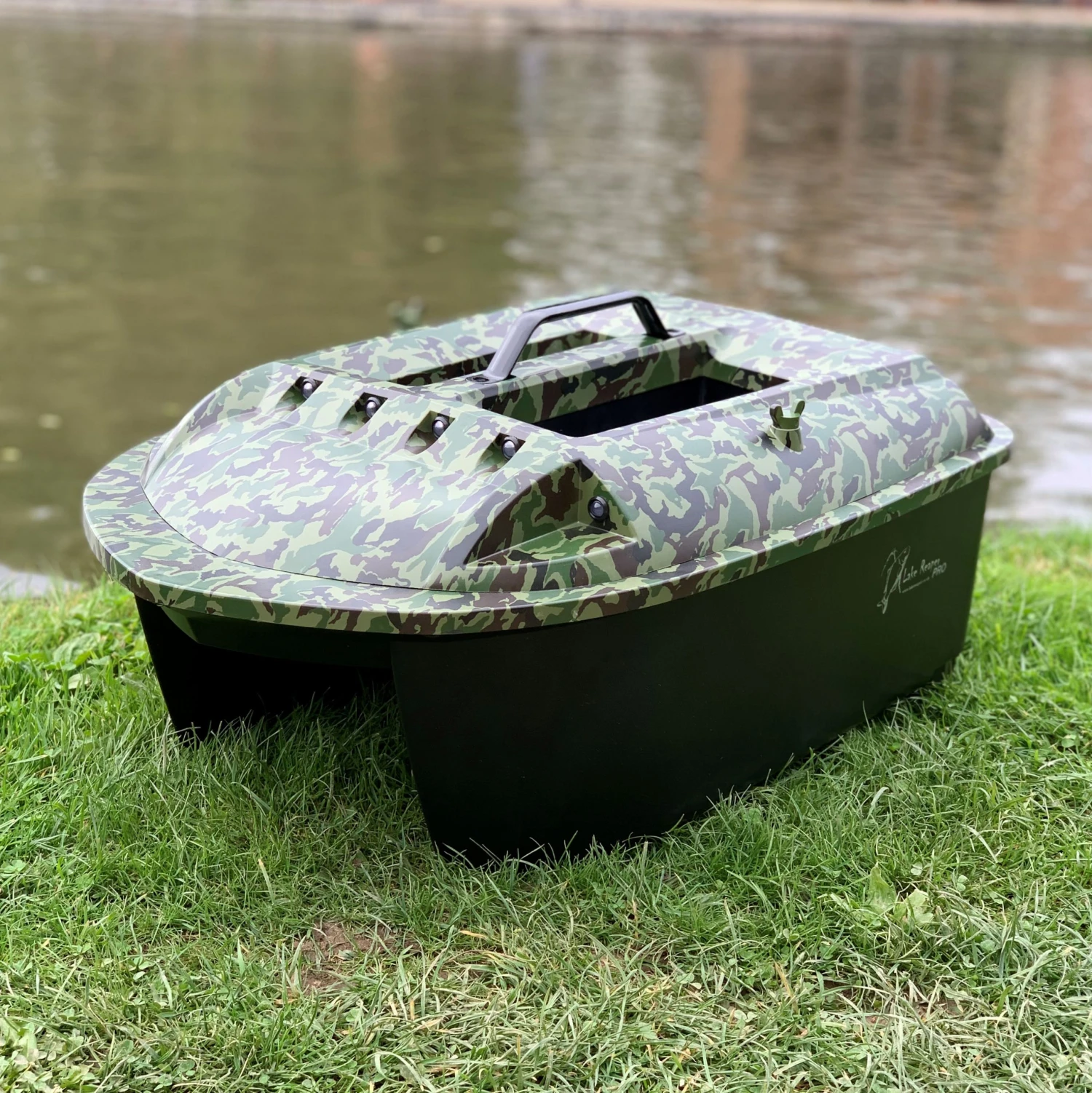 Lake Reaper Pro Bait Boat In Camouflage With Coloured Screen Fish Finder – Pre Order - Image 3