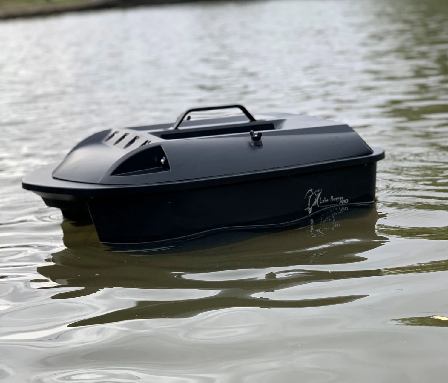 Lake Reaper Pro Bait Boat In Matt Black With GPS And Fish Finder – Pre Order - Image 13