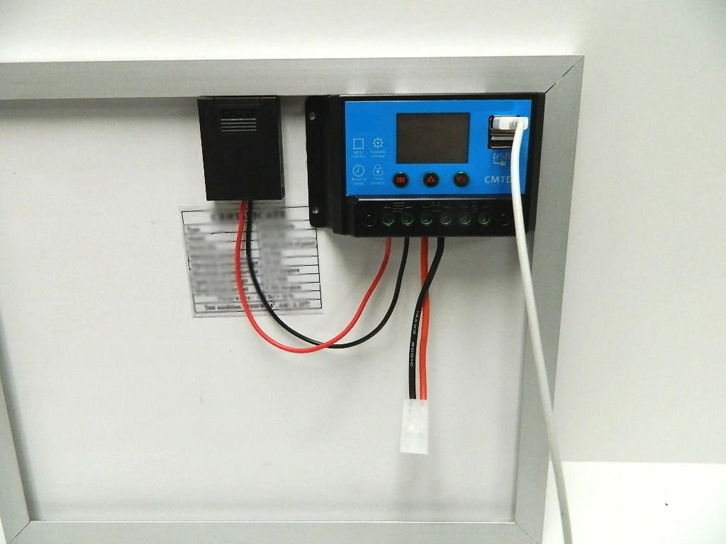 Solar Panel Charger For The Viper And Waverunner Bait Boat Battery - Image 5