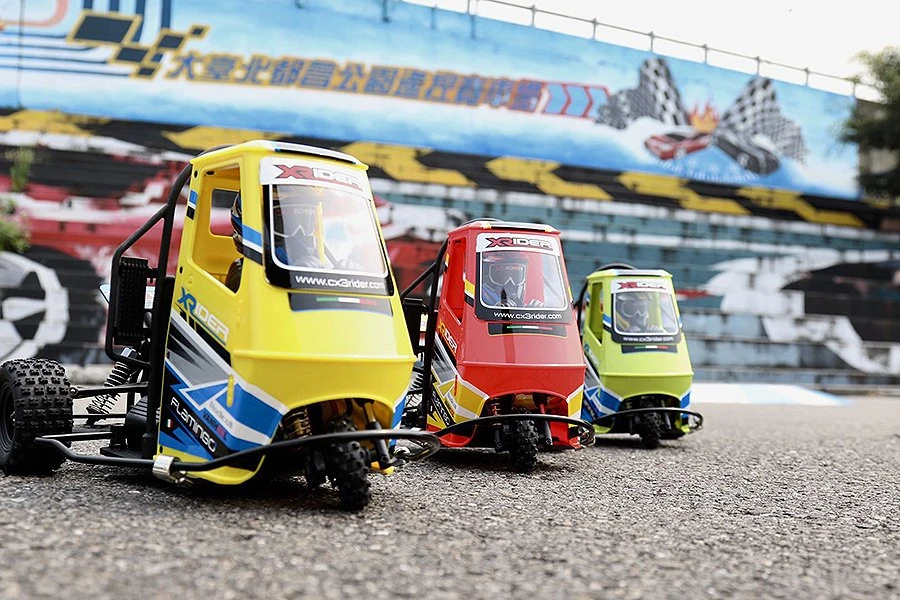 X-RIDER Flamingo 1/8 Radio Control RC Tricycle RTR – Red - Image 2